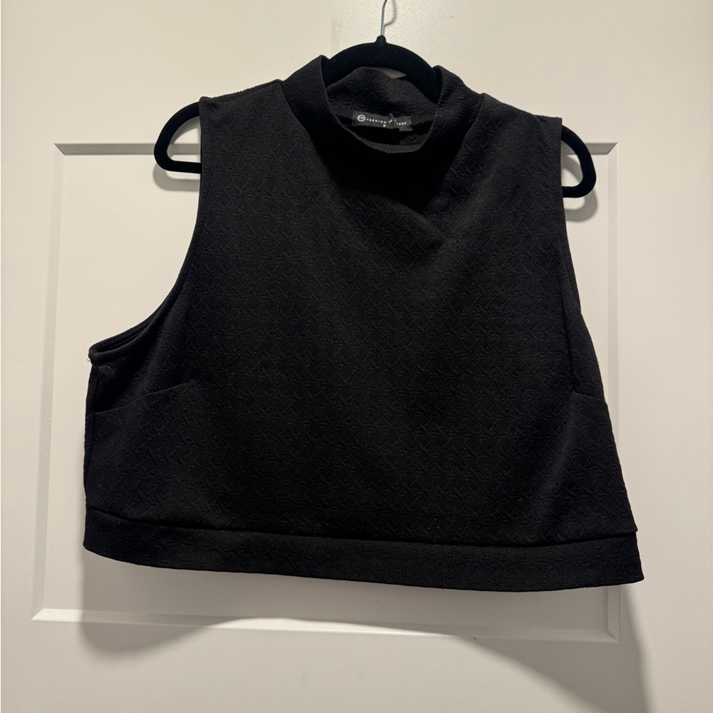 Fashion to Figure Black Textured Cropped Mock Neck Tank - Picture 2 of 4